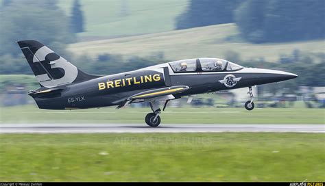 Up Close and Personal with the Breitling Jet Team